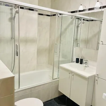 One Bedroom Flat In Center W. Terrace&parking-limp56 아파트 룩셈부르크