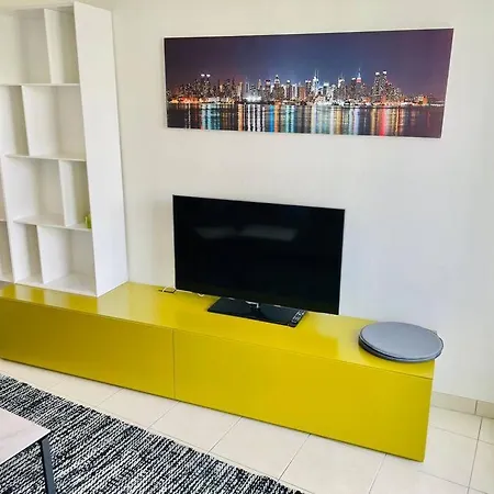 One Bedroom Flat In Center W. Terrace&parking-limp56 아파트