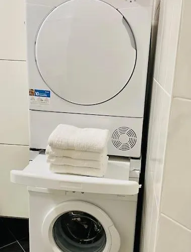 One Bedroom Flat In Center W. Terrace&parking-limp56 *