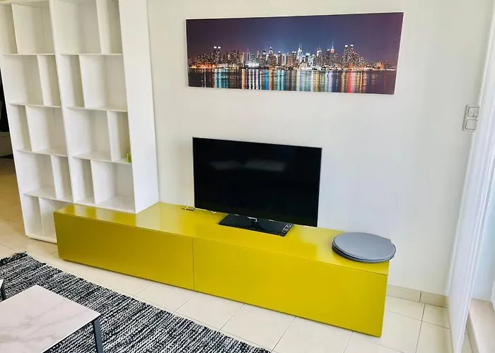 One Bedroom Flat In Center W. Terrace&parking-limp56 Апартаменты